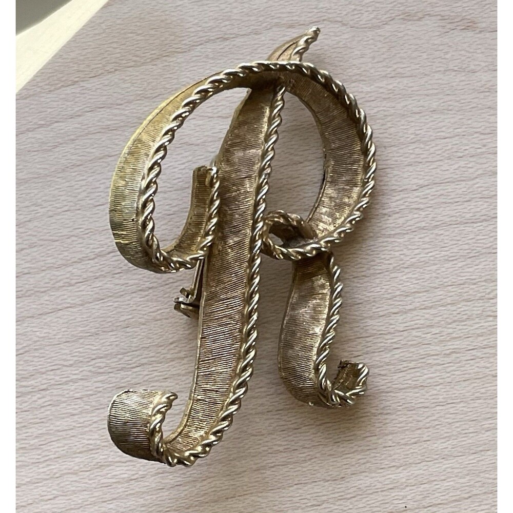 Letter R Vintage Goldtone Brooch Rope Edge Detail Pin